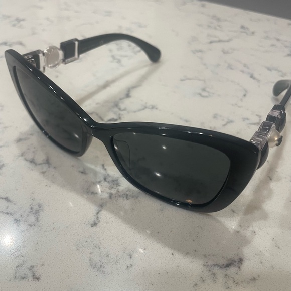 CHANEL 5445-H 501/S4 Black Cat Eye Butterfly Pearl Sunglasses - Picture 3 of 11